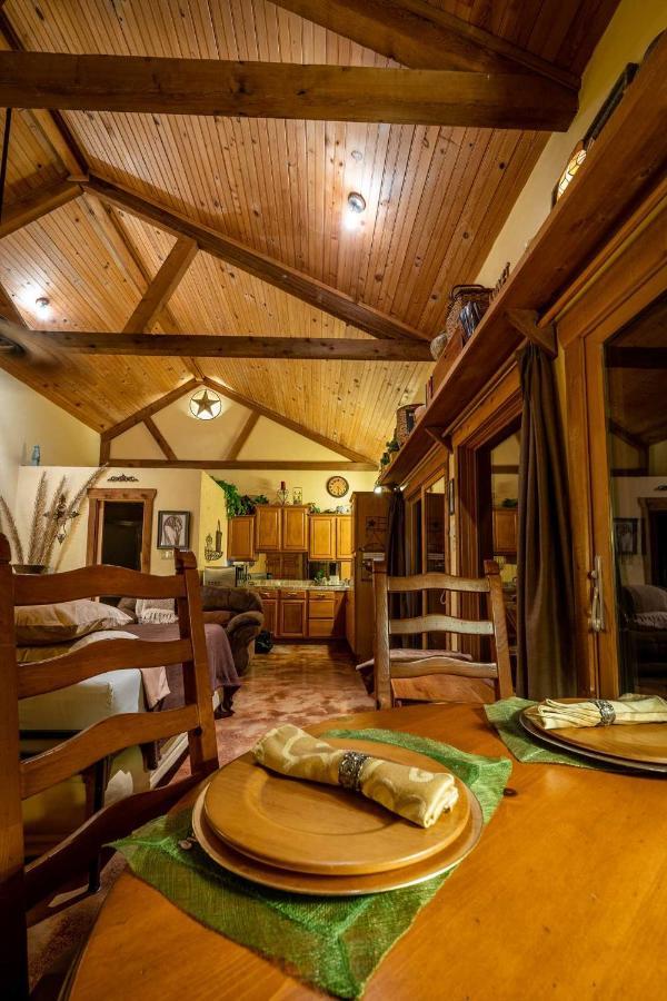 Casitas At Madrona Ranch - Casita Hotell Pipe Creek Exteriör bild